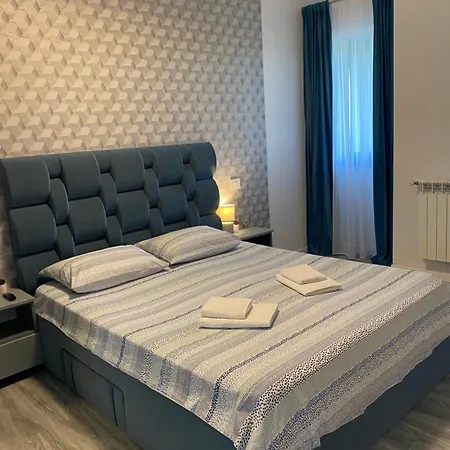 Elysse Sunrise Apartment Mamaia