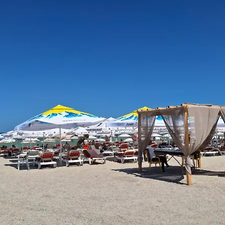 Elysse Sunrise Mamaia